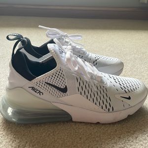 White Nike Air 270’s